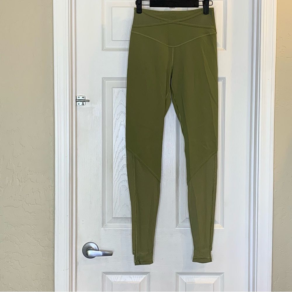 Lululemon Nulu and Crisscross Mesh Stirrup Tight
Bronze Green Size 6